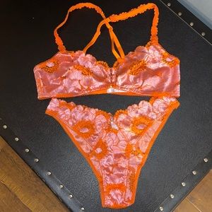 NWOT SAVAGEXFENTY Perfect Poppies Satin Lace Bralette